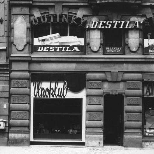 Above the sophisticated shop window for Vlnoklub by František Zelenka we can find one of the first decals… Na Příkopě, building No. 850. 1936. Photo: IPR Prague Archives